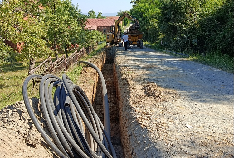 IZGRADNJA VODOVODNE MREŽE U NASELJU KOMUŠINA